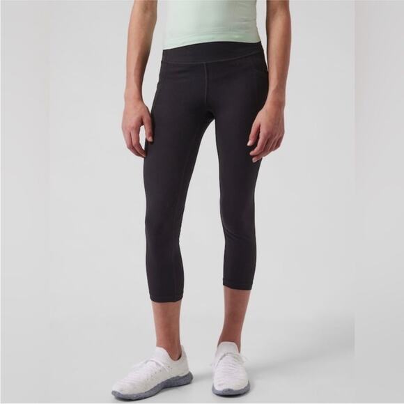 NWT Athleta Girl High Rise Stash Your Treasures Capri Tight Black - Picture 1 of 13